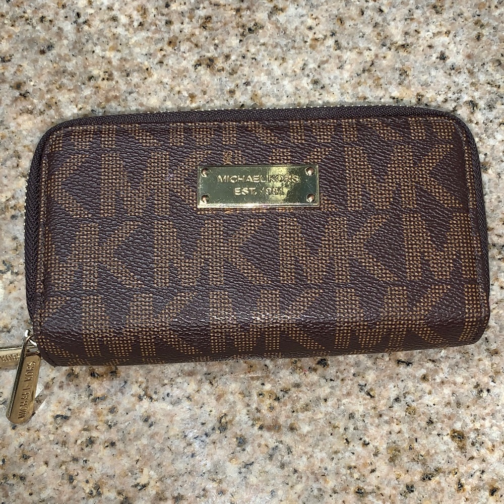 Michael Kors Signature Brown Zip Wallet